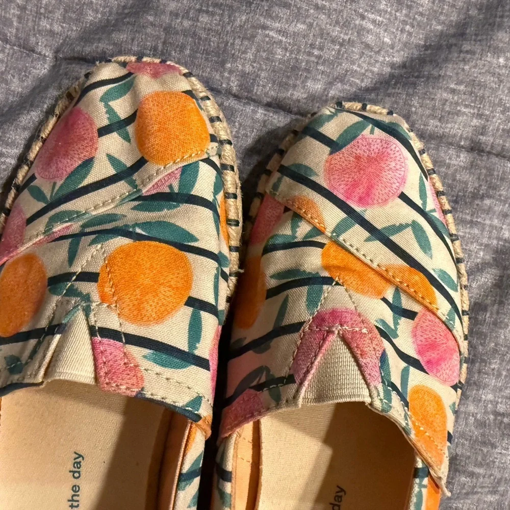 TOMS Women's Pink and Orange Espadrilles Women’s‎ size 6 squeeze the day